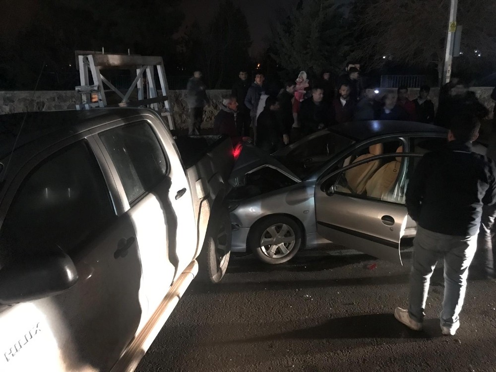 Diyarbakır’da zincirleme trafik kazası: 2 yaralı