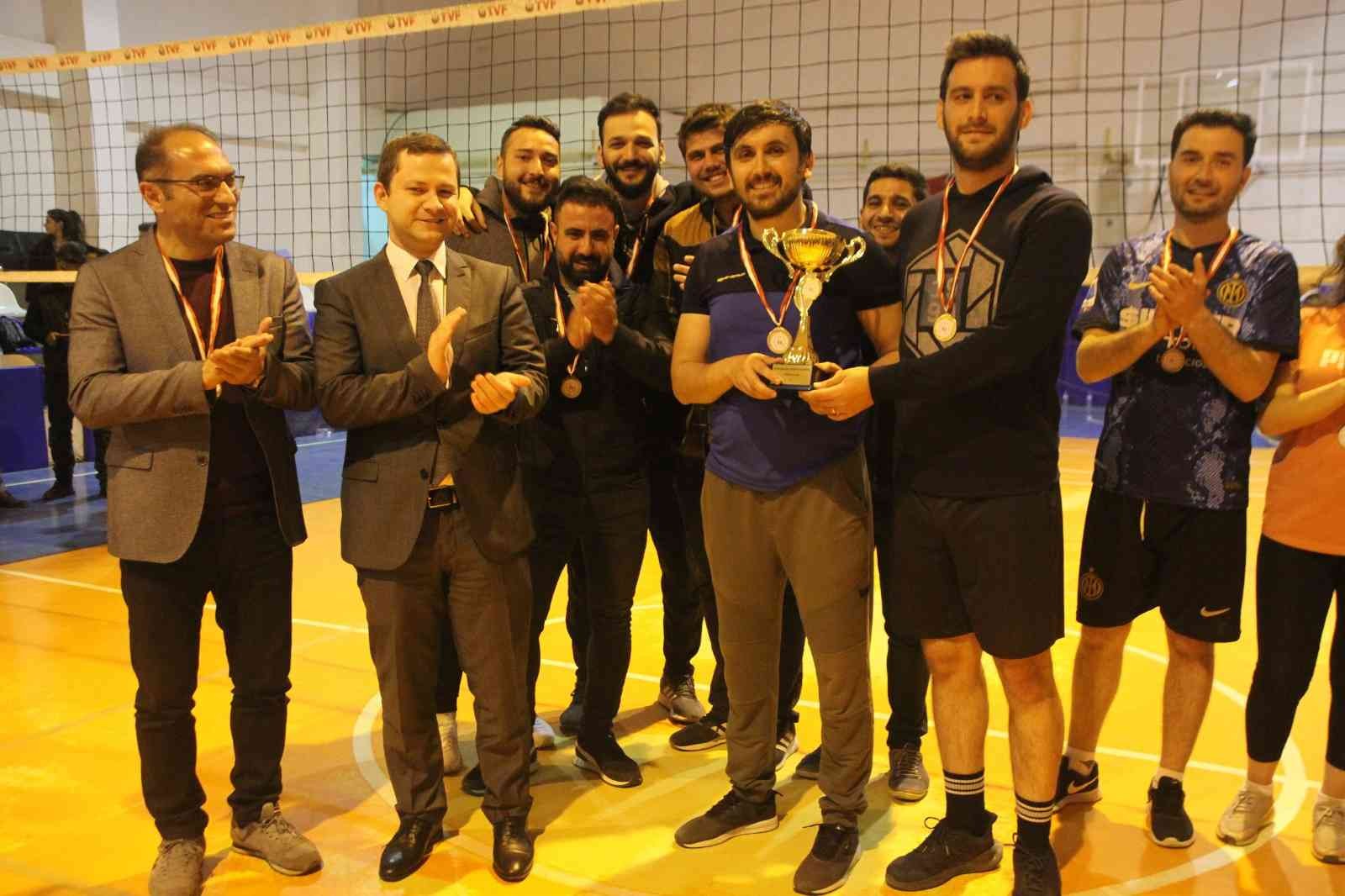 Malazgirt’te ‘Kurumlar Arası Voleybol Turnuvası’nın şampiyonu belli oldu