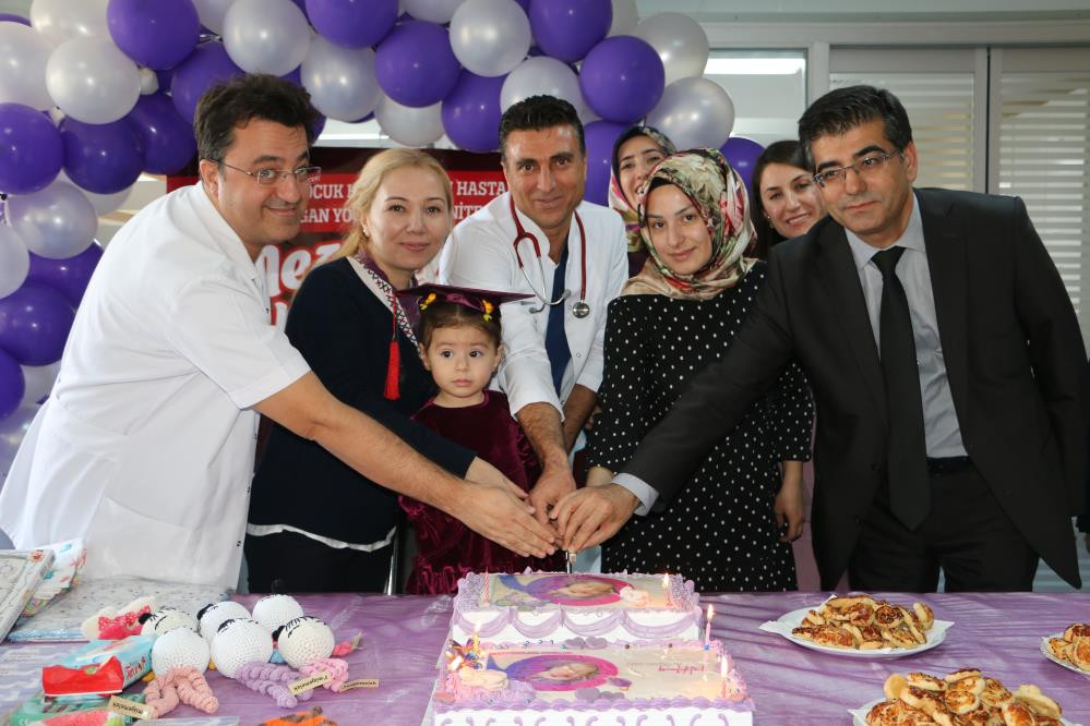 Diyarbakır’da ikiz prematüre bebekler hastaneden 'mezun' oldu