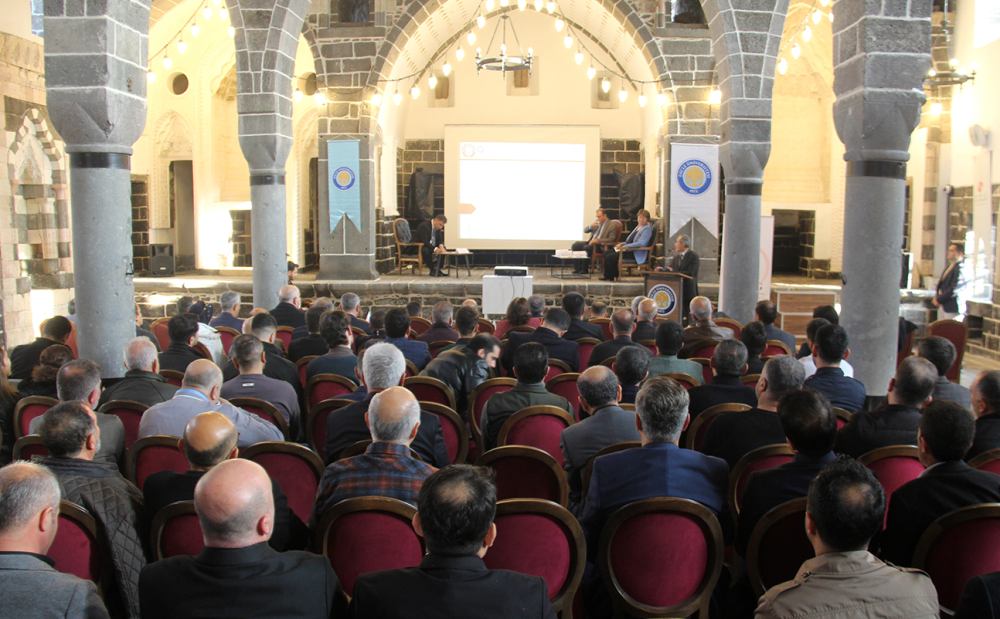 ​​​​​​​Diyarbakır'da "Medeniyetlerin Beşiği, Mezopotamya’nın Kalbi; Diyarbakır" paneli yapıldı (Videolu)