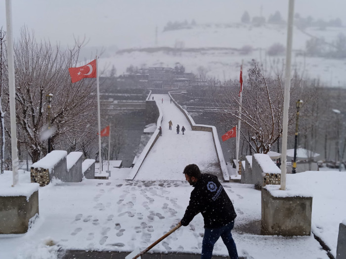 Diyarbakır'da eğitim ve öğretime 1️ günlüğüne ara verildi