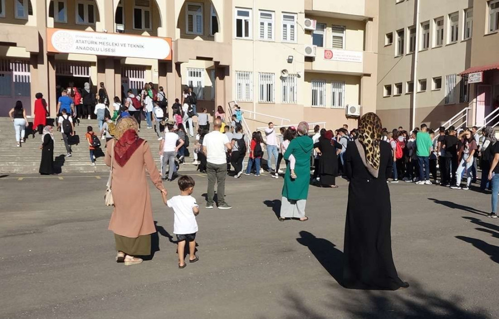 Diyarbakırlı öğrenciler yeni eğitim öğretim yılına coşkuyla başladı