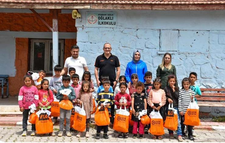 Dürdane Beyoğlu’ndan kırsaldaki öğrencilere anlamlı destek