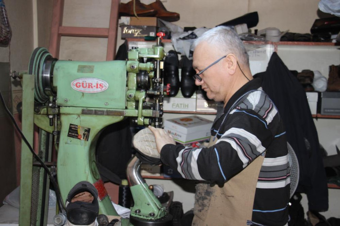 Havaların soğuması ayakkabı tamircilerinin yüzünü güldürdü