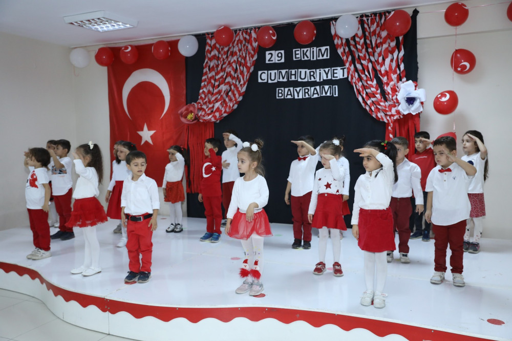 Minikler Cumhuriyet Bayramı'nı kutladı