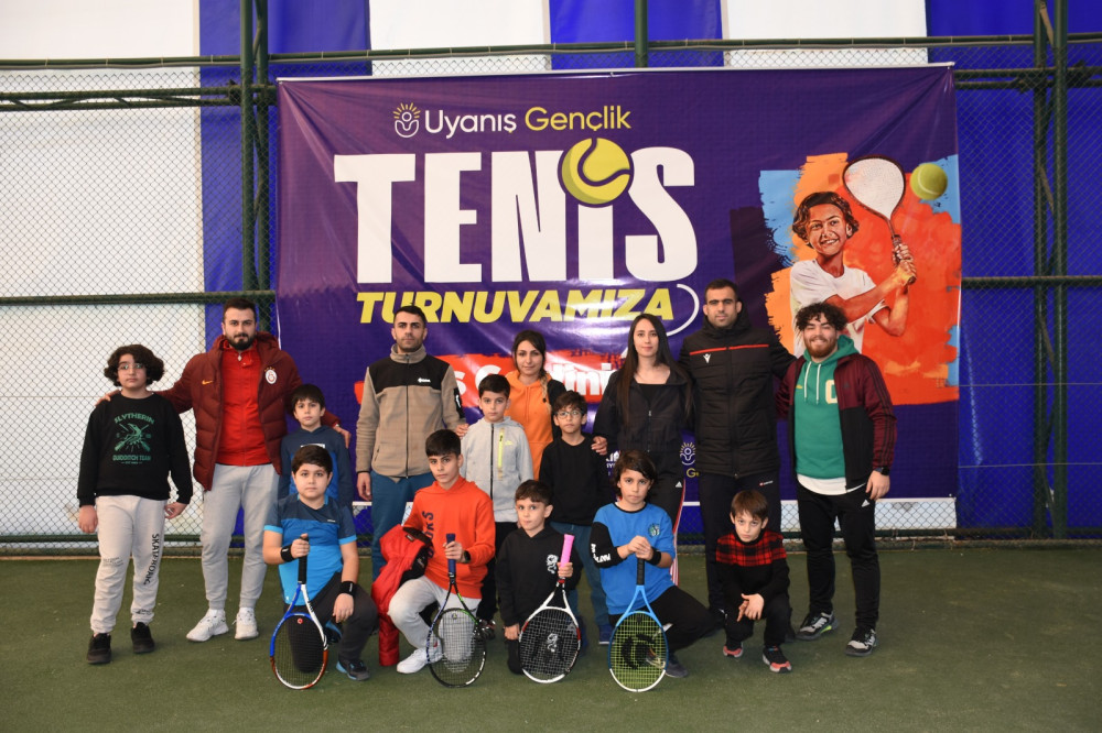 “Uyanış Gençlik” tenis turnuvası başladı