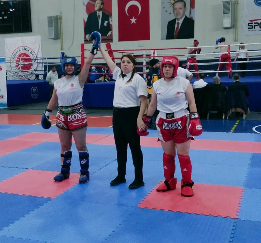 Yağmur Demir Kick Boks Türkiye İkincisi oldu