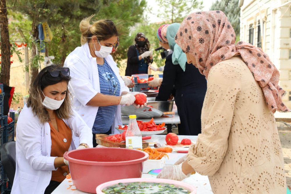 Yenişehir Belediyesi, ihtiyaç sahibi aileleri unutmadı