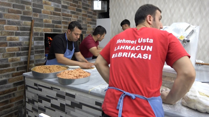 Güneydoğu’nun damak çatlatan tadı: Lahmacun