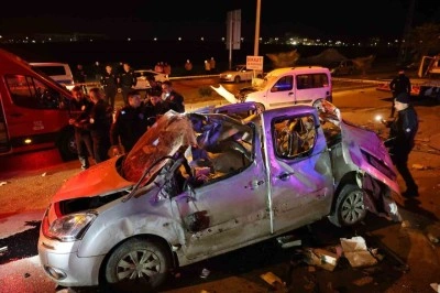 Adana’da feci kaza... Ters yöne girdi, karşıdan gelen araçla çarpıştı: 1 ölü, 2 yaralı