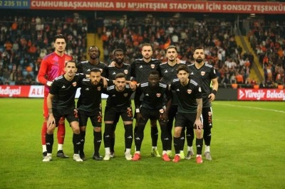 Adanaspor’dan yas mesajı; sahaya siyah formayla çıktı