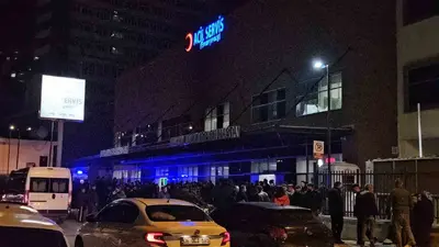 Boşanma aşamasındaki eşini ve araya giren genci vurdu