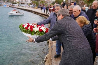 Ayvalık’ta mübadelenin 102. yılı anısına denize çelenk bırakıldı