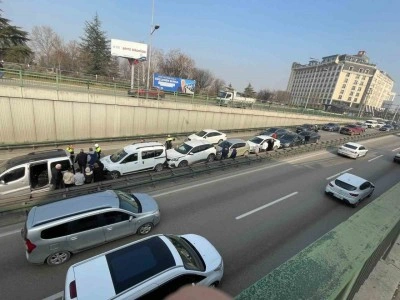 Bursa’da 7 araç bir birine girdi