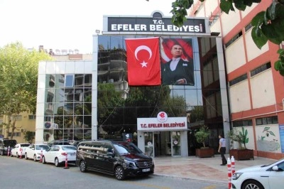 Efeler Belediyesi’nde pankart krizi