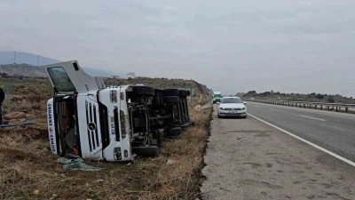 Gaziantep’te kontrolden çıkan tanker yan yattı