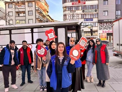 Gençlik liderleri ve gönüllü gençlerden kan bağışına destek