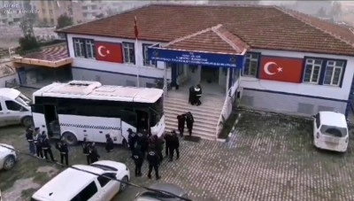 Hatay'da 18 kişi tutuklandı, 59 göçmen yakalandı