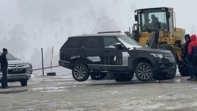 Grand Kartal Otel’de park halindeki araçlar kaldırılıyor