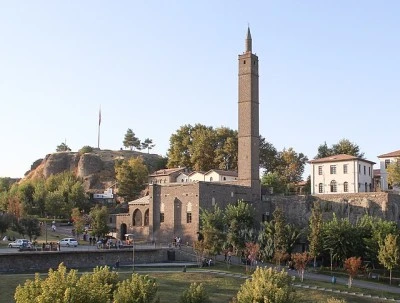 Diyarbakır'da Tarihe Işık Tutan Sahabe Türbeleri