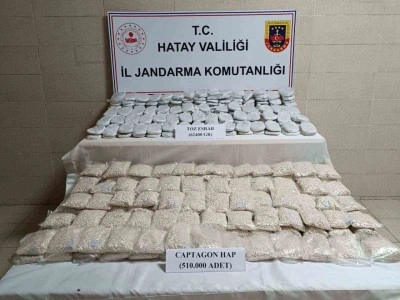 Hatay’da 87 kilo 990 gram captagon hap ve 62 kilo 400 gram toz esrar ele geçirildi