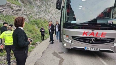 Kale Turizme ait otobüs tünelde kaza yaptı, yolcular ölümden döndü