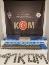 Kocaeli’de bin 350 paket gümrük kaçağı sigara ele geçirildi