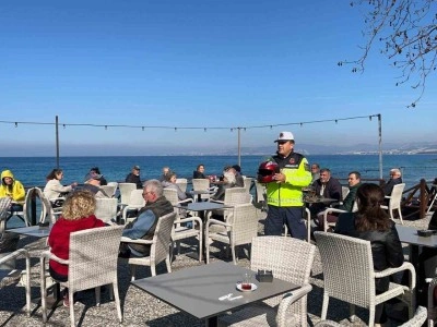 Kuşadası’nda trafik jandarmasından motosiklet ve kask eğitimi