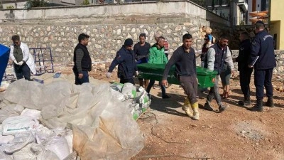 Mersin’de 8. kattan düşen işçi hayatını kaybetti