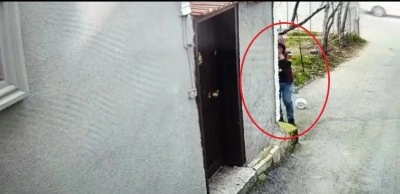 Saklambaç oynayan kapkaççıyı, polis sobeledi...O anlar kamerada