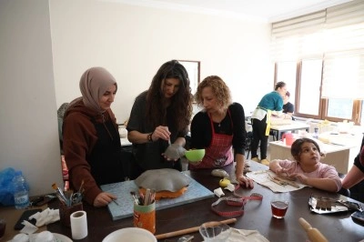 Seramik Kursunda Kadınlar Yeteneklerini Keşfediyor