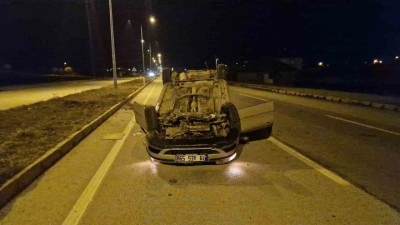 Ters dönen otomobilden yara almadan çıktı