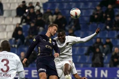 Trendyol Süper Lig: Kasımpaşa: 2 - Atakaş Hatayspor: 3 (İlk yarı)