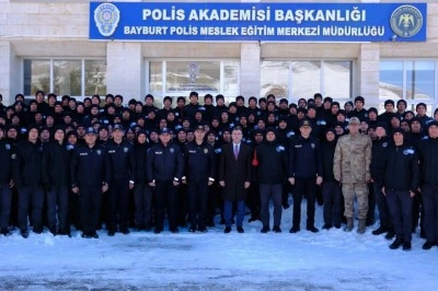 Vali Eldivan, polis adaylarıyla bir araya geldi