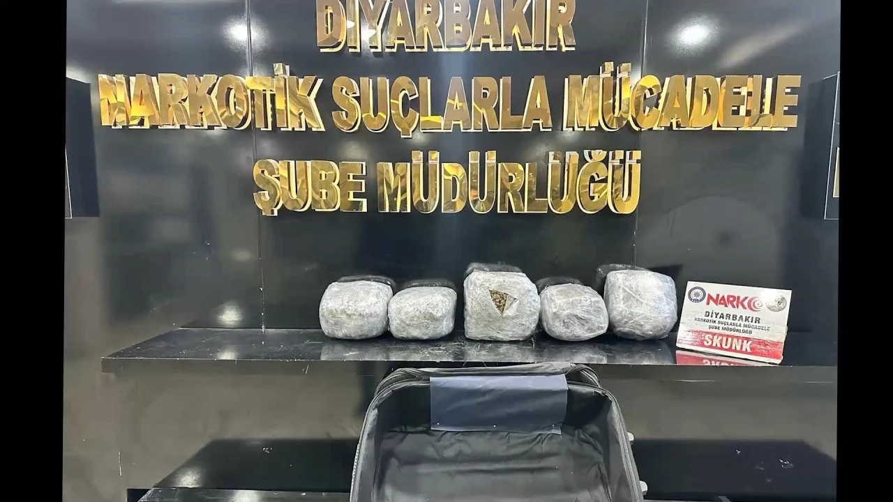 Diyarbakır'da Zehir Tacirlerine Darbe! 382 Şüpheli Yakalandı